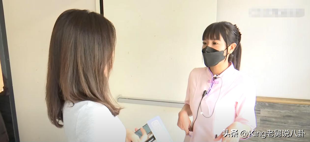 又一位女性因铁门生锈事件暴红，引发热议