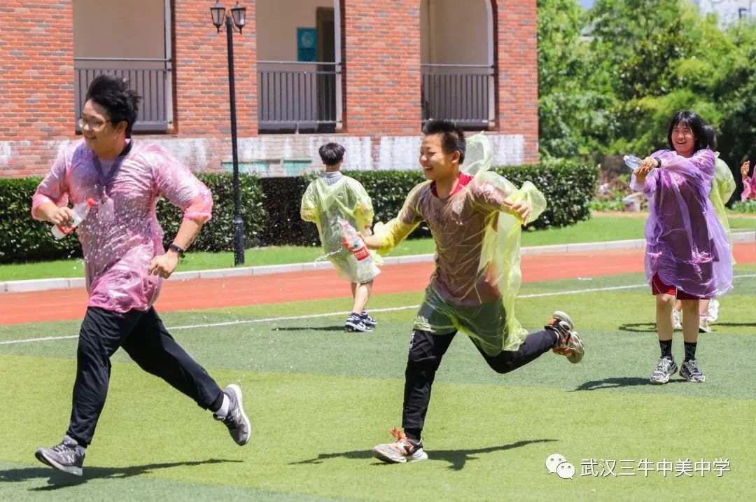 记录毕业典礼的快乐时光,学校毕业典礼上的那些事