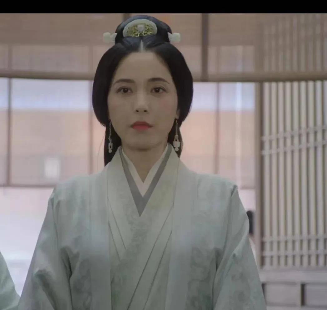 月圆中天，玉寄人间——影视剧里的“高大上”美饰盘点第1辑