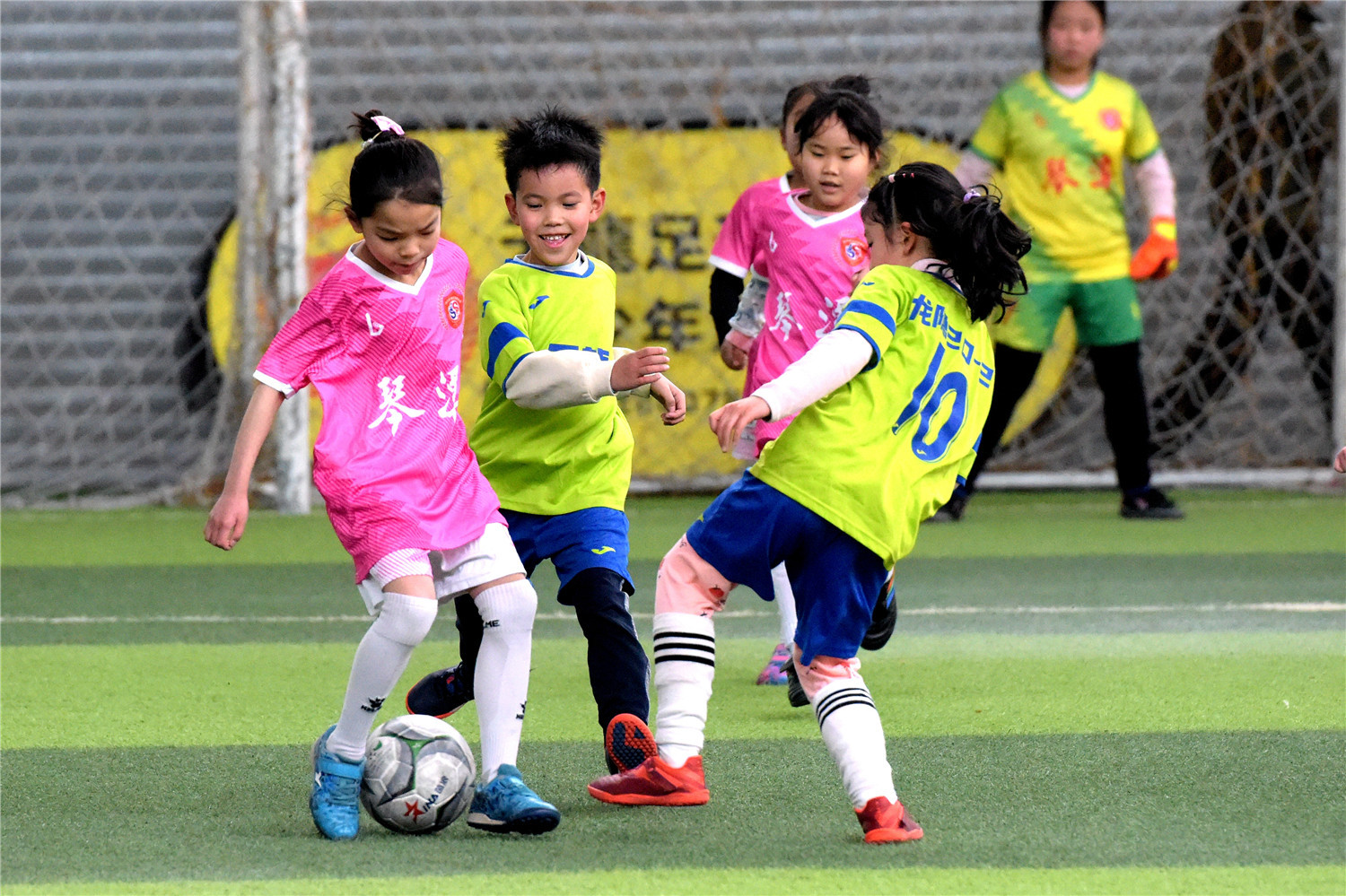 桂林翠竹小学足球赛,桂林市临桂区第一小学足球赛
