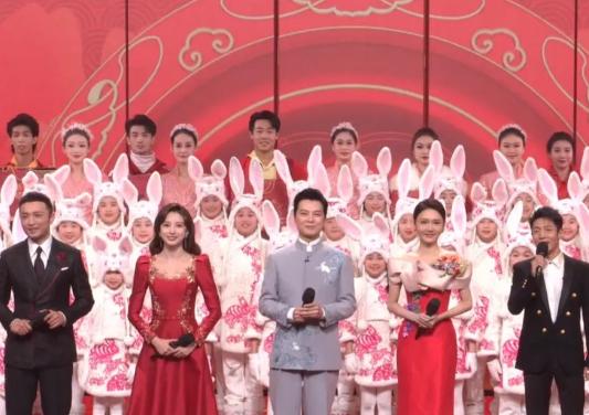 从端庄大气到小家碧玉央视主持人,从国泰民安到网红锥子脸