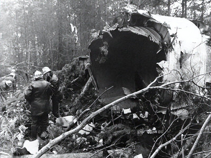 空姐关舱门你觉得哪个力气最大,空姐关闭舱门为什么一步一步来