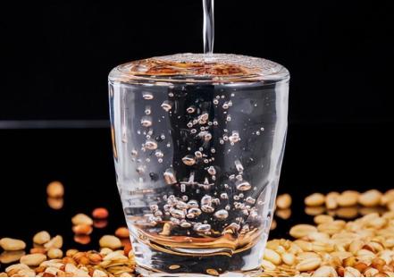 茅台王子和飞天迎宾哪个更像飞天,茅台酒和迎宾酒的区别怎么选