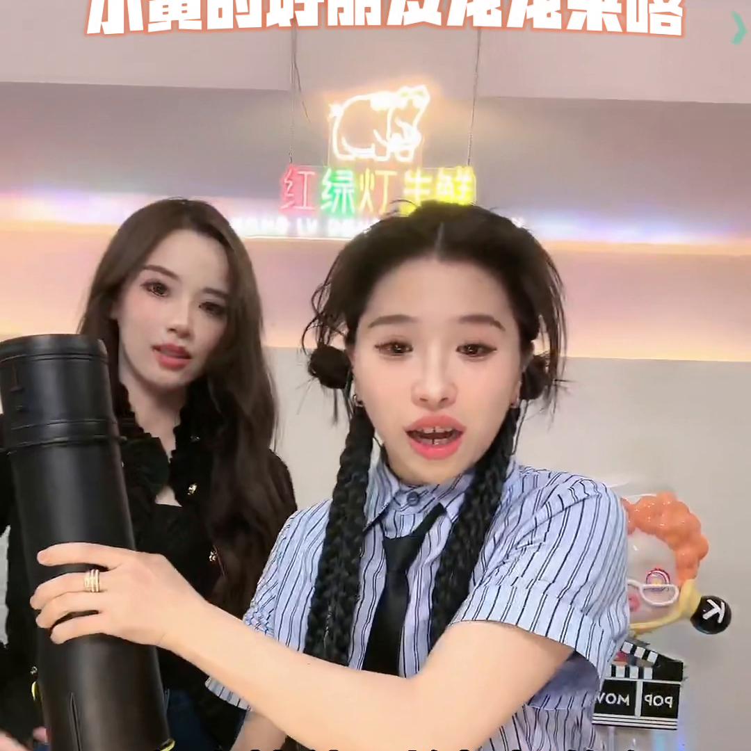 迅猛龙特蕾莎早期直播视频,迅猛龙特蕾莎抖音直播间