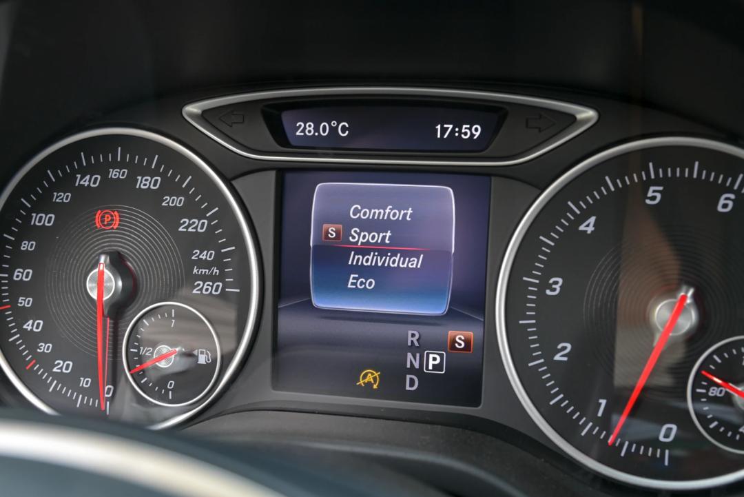 奔驰a200和奔驰b200哪个好,奔驰cla和奔驰a200哪个更值得买