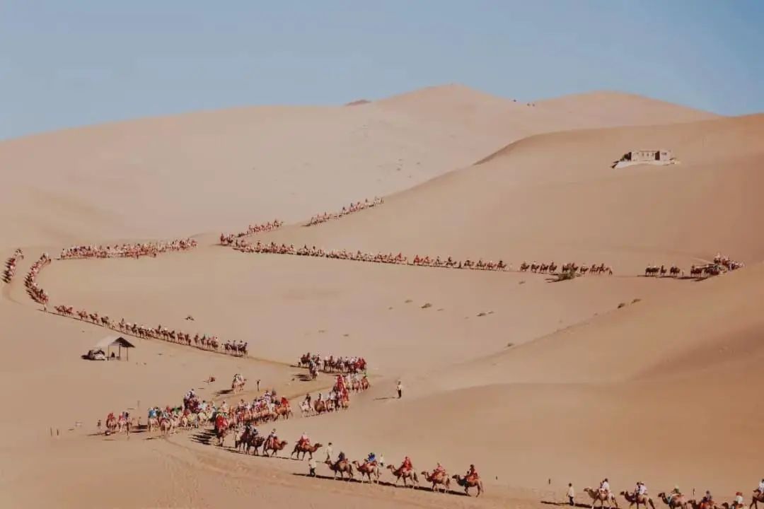 鸣沙山月牙泉游记,鸣沙山月牙泉之行