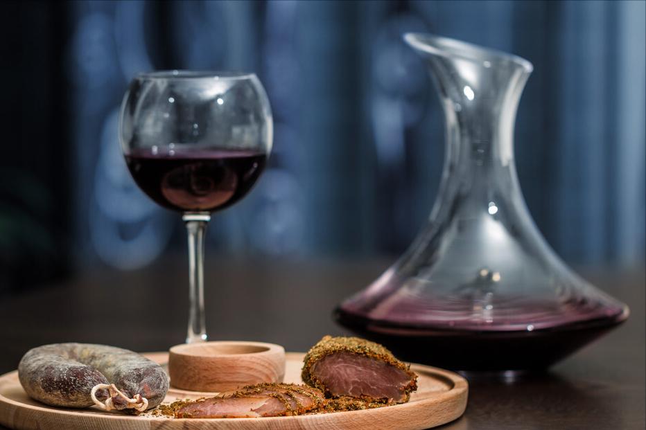 红酒为什么要醒酒30分钟,红酒为什么要醒酒才能喝