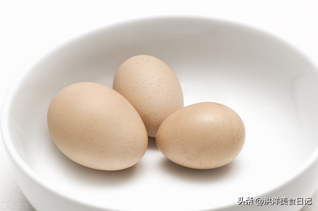 买鸡蛋的正确手法,鲜鸡蛋怎么存放才能新鲜