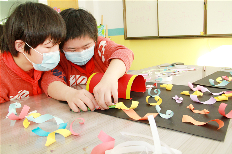 片片贺卡迎新年句句话语传祝福——兰州市儿童福利院开展庆元旦迎新年活动