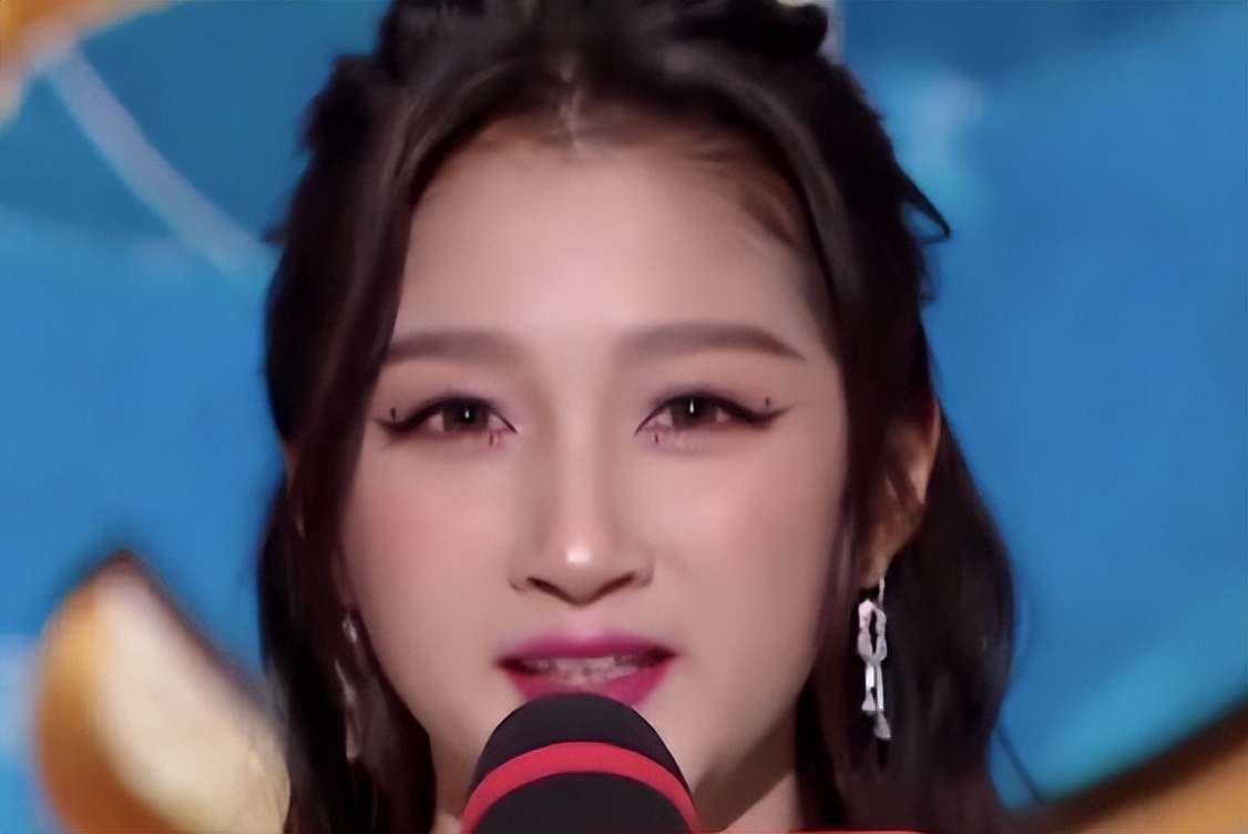 北京台春晚杨幂关晓彤杨紫,元旦跨年演唱会关晓彤造型