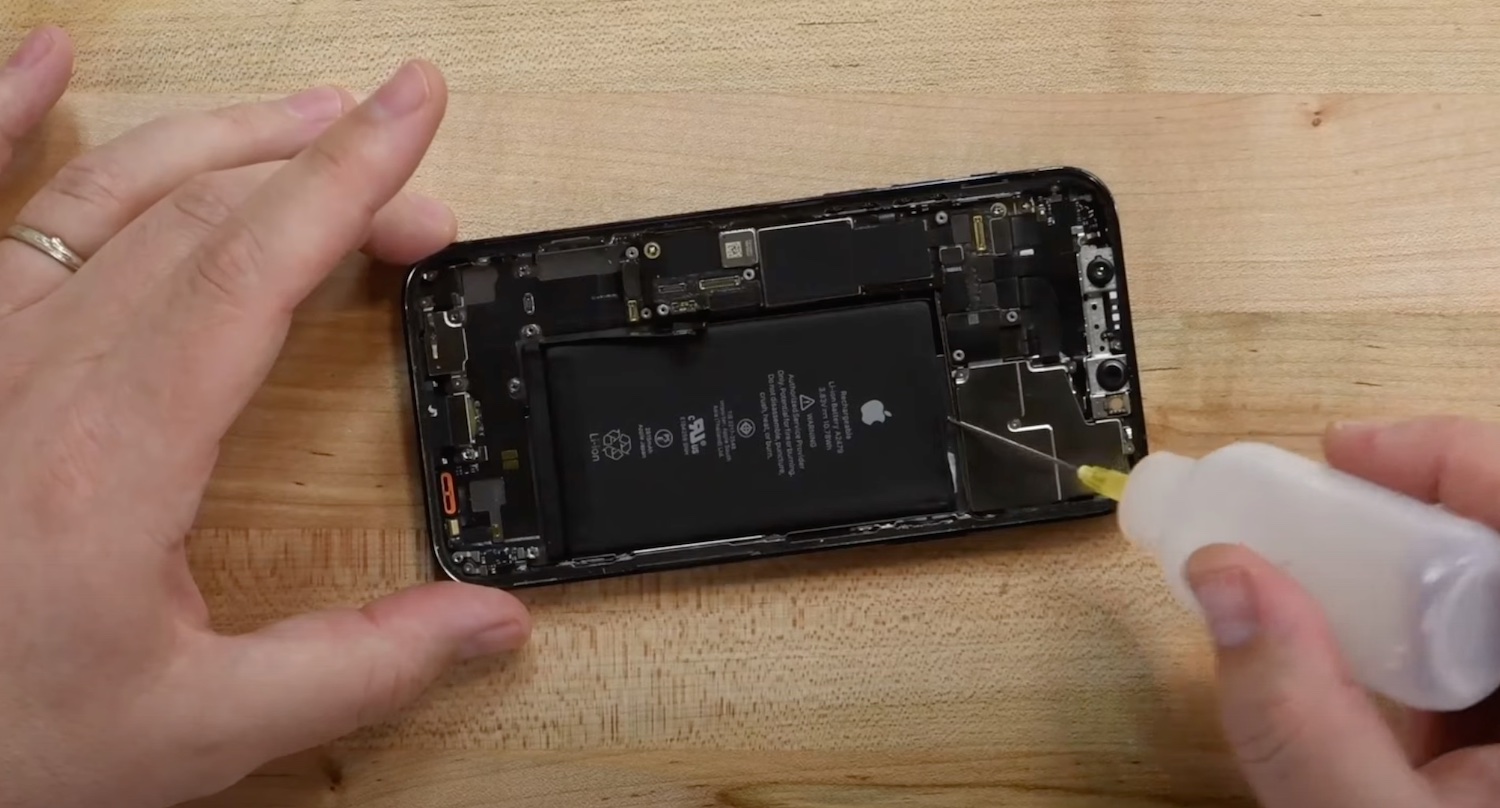 2020苹果修订电池更换政策,苹果iphone年底更换电池