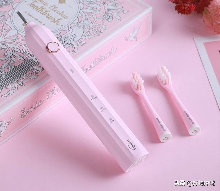 情人节给女朋友送什么礼物又不贵,情人节礼物给女朋友送什么比较好