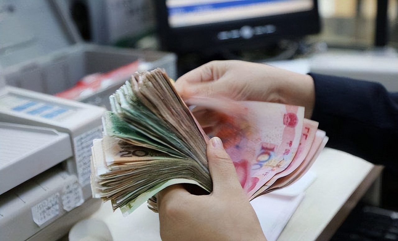 “铁饭碗”里的“金饭碗”，招商银行带头降薪后，人均月薪超5万