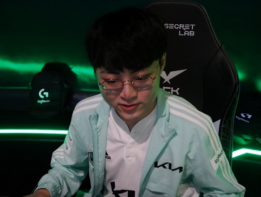 在外面请叫我沙漠死神,在外面要叫沙漠死神是什么梗