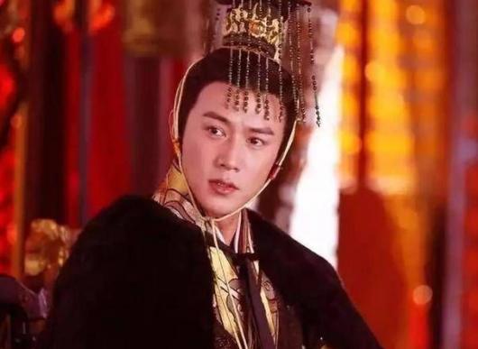 巫蛊之祸十年后，黄衣男子自称卫太子进宫，此人二话不说将其关押