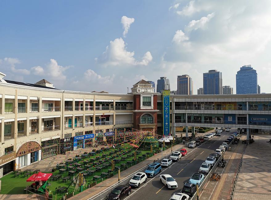 押宝星河里文创、屋顶农场项目,入郑12年的宝龙广场能否续命?