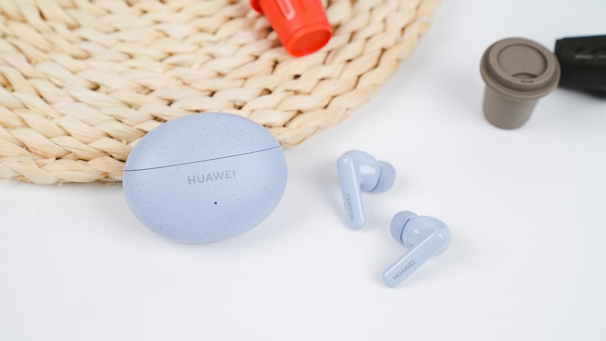 华为耳机freebudspro和freebuds4,华为freebuds5i陶瓷白