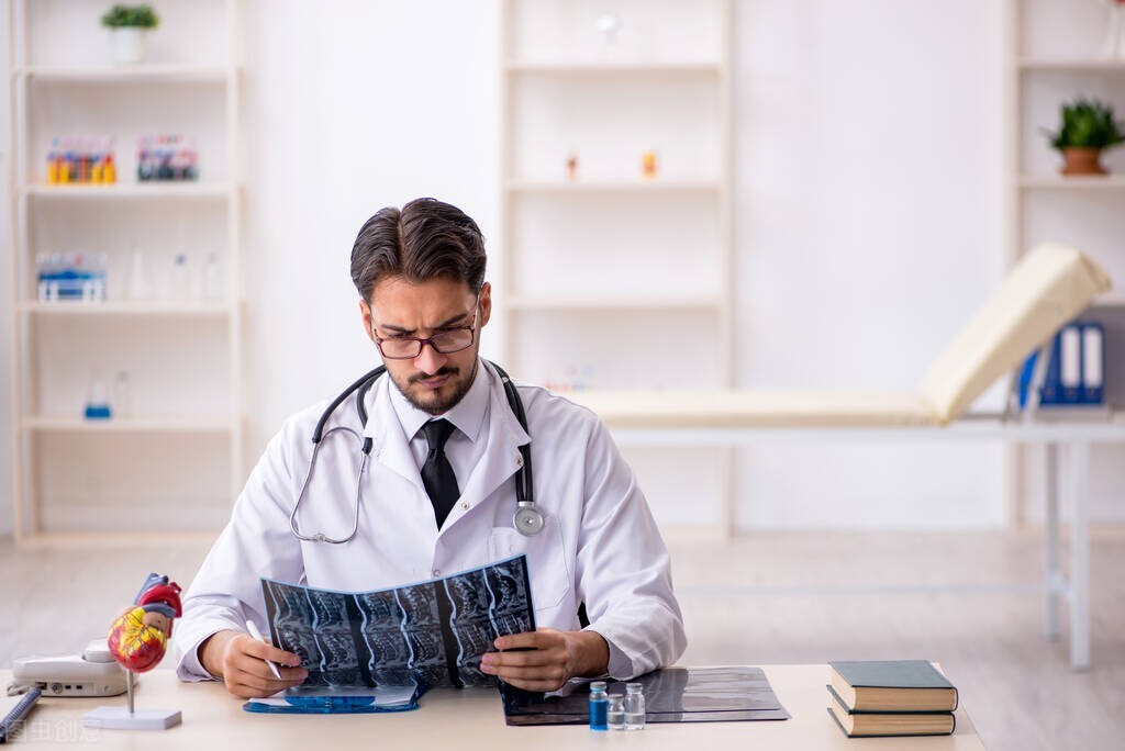 环切吻合器割完拆纱布后注意事项,包皮环切吻合器钉子多久脱落