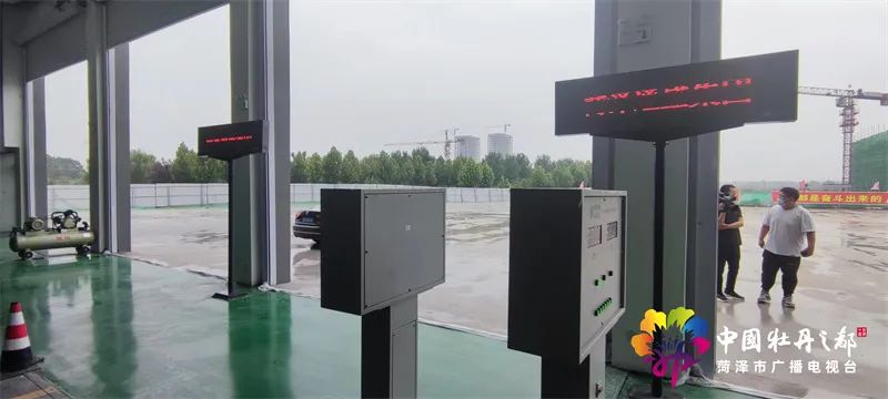 主要领导实地考察项目建设,县委书记带队观摩项目建设