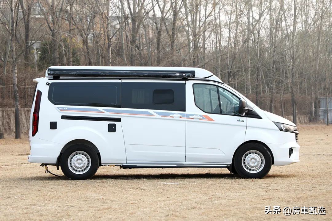 福特新全顺v362中轴低顶升顶房车,齐星全顺v362硬升顶房车