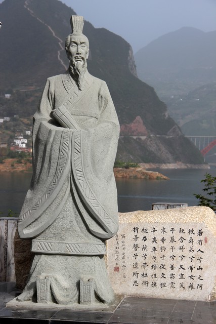 端午节是中华民族的传统节日之一,发扬中国传统节日端午节的迫切性