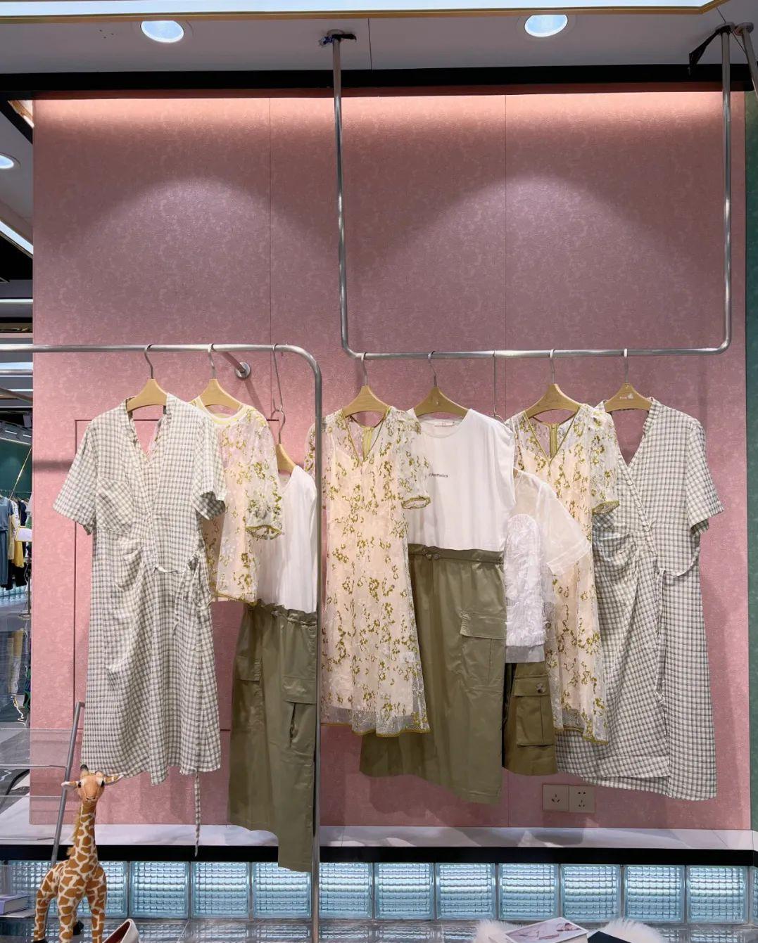 AITU.艾托澳夏季品牌折扣女装桑蚕丝连衣裙上衣裤裙穿搭