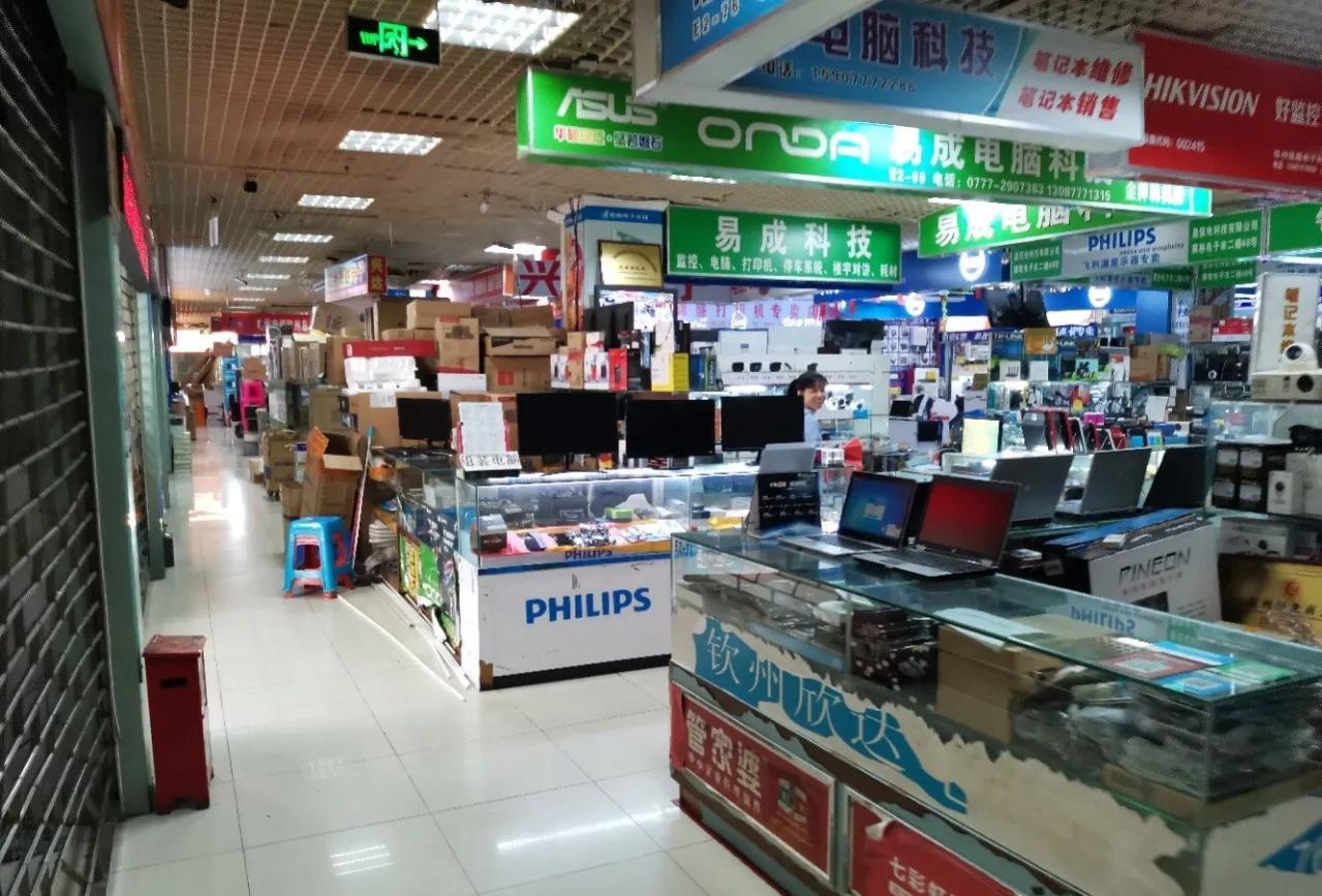 到电脑城遇到富二代配电脑一台主机六万多块钱老板估计赚翻了