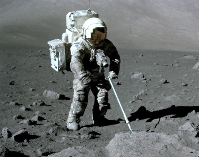 玉兔二号揭开月球背面不明物质,月球未解之谜玉兔二号