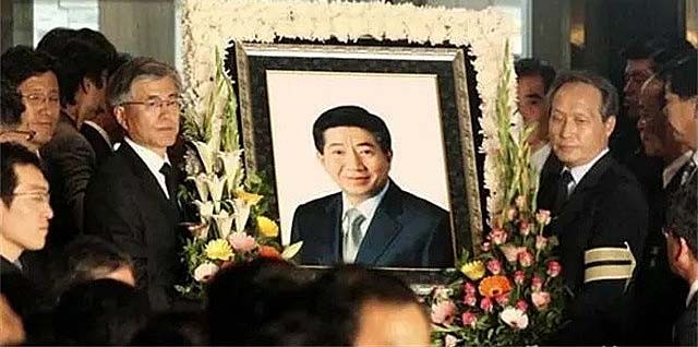 2009年韩国前总统卢武铉跳崖身亡后，儿子赴中国发展，女儿获刑