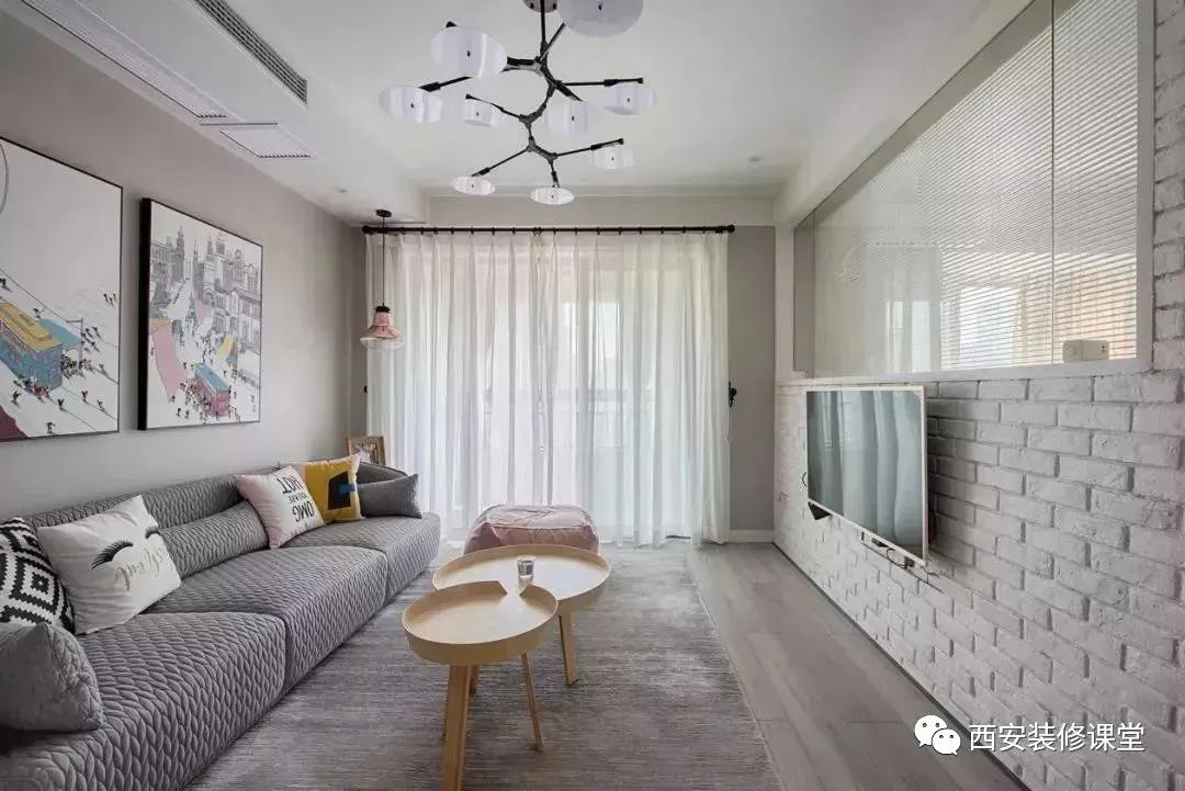 电视墙砸个门,客厅背景墙全砸