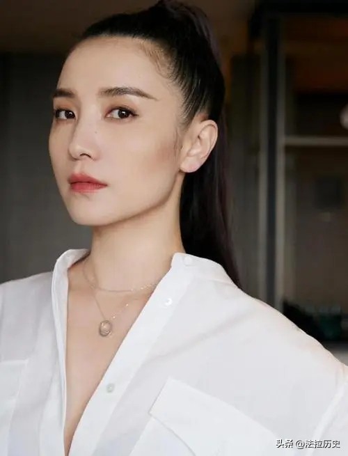 宋佳三段感情生活,41岁宋佳与大7岁绯闻男友