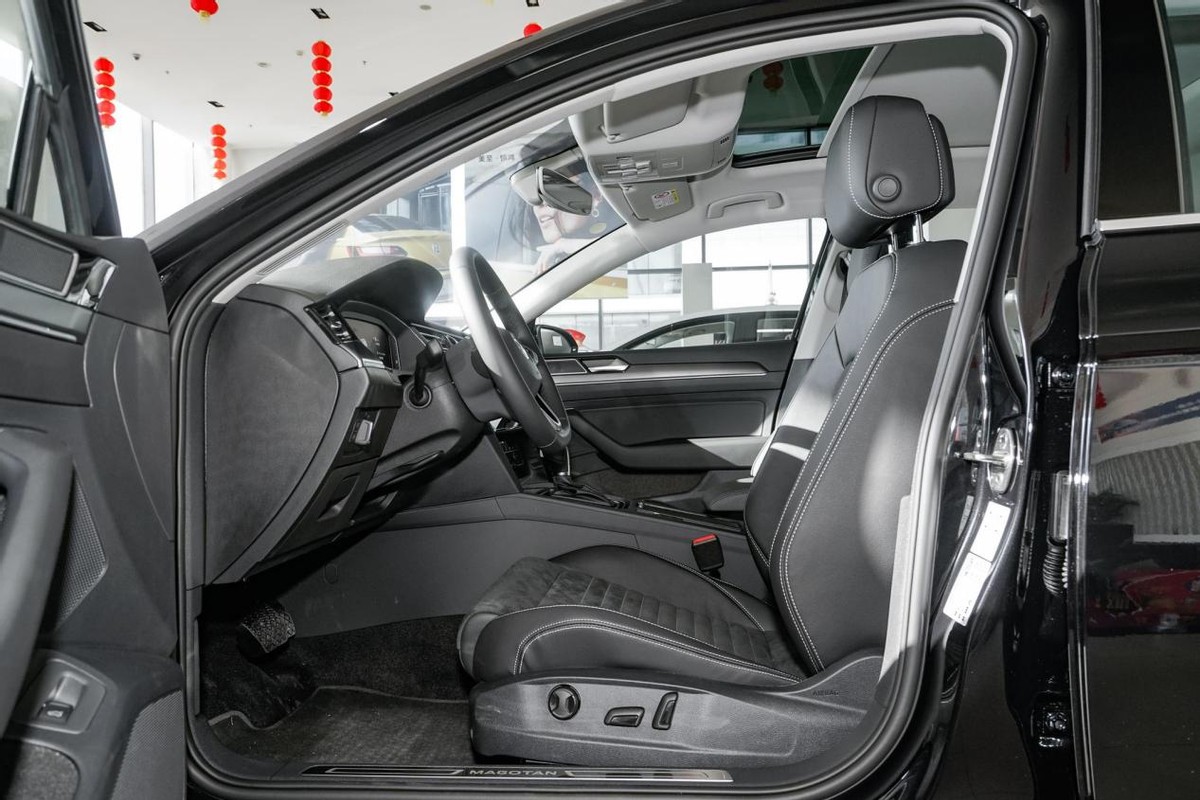 丰田凯美瑞大众迈腾广本雅阁对比,同档次的本田雅阁和凯美瑞哪个好