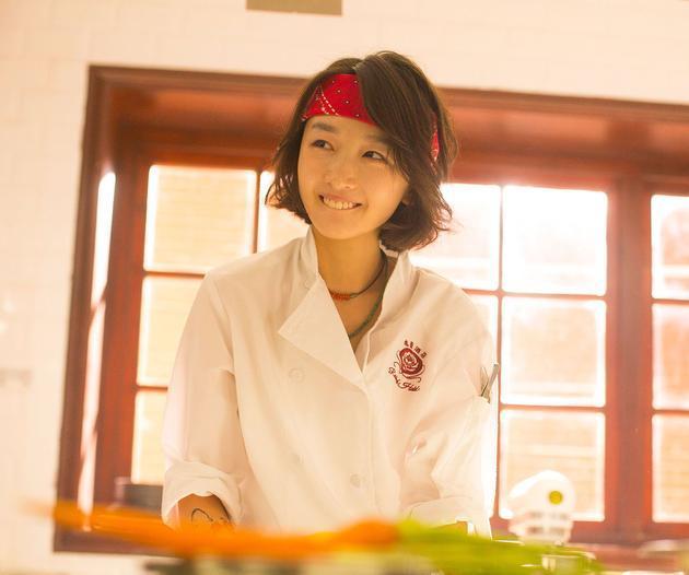 周冬雨相貌平平为什么那么火,周冬雨为什么一出道资源就那么好