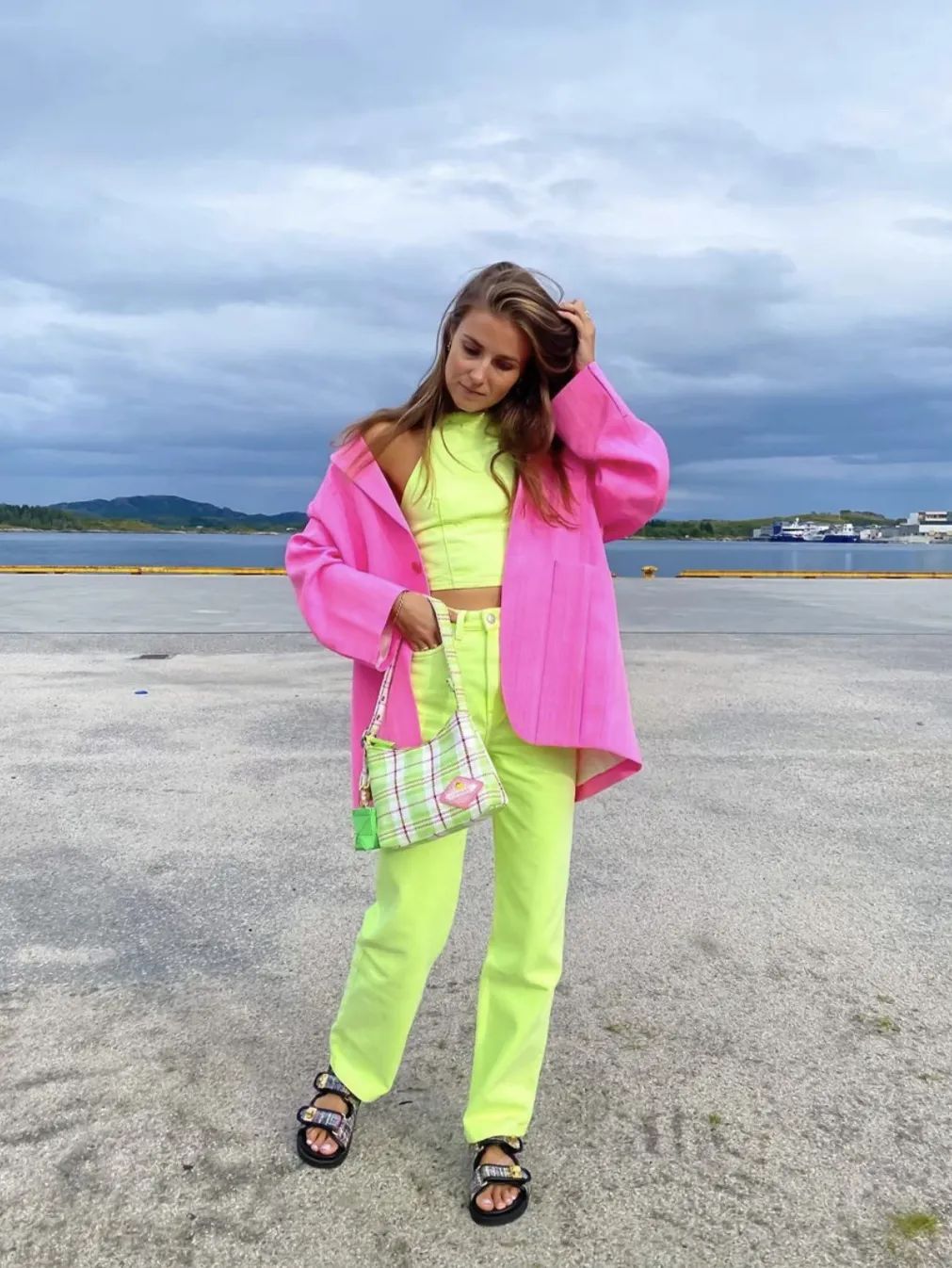 黄黑皮穿搭技巧,黄黑皮穿衣教程