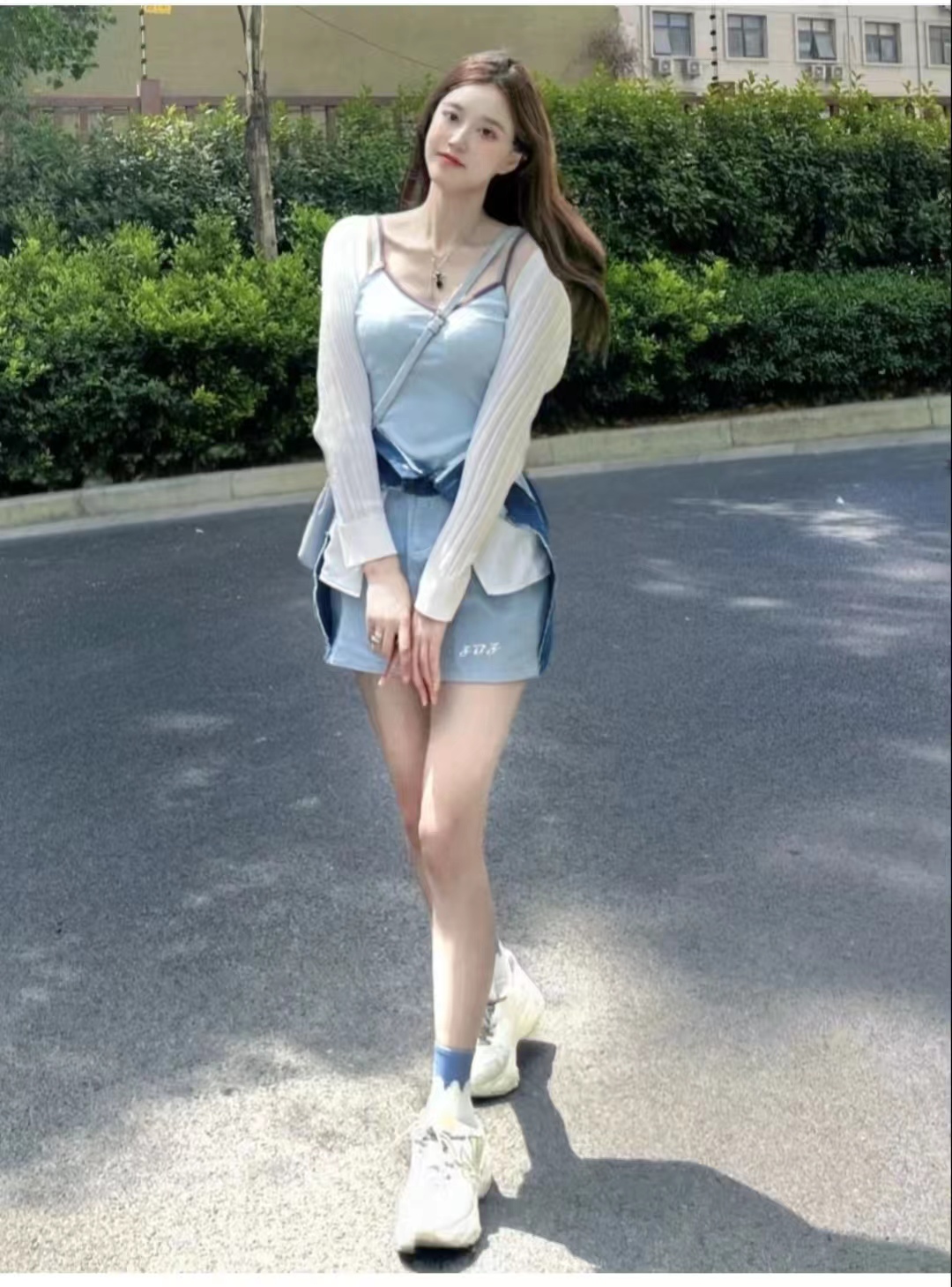 冬季包臀牛仔短裙搭配什么上衣,牛仔短裙配什么上衣比较好看女