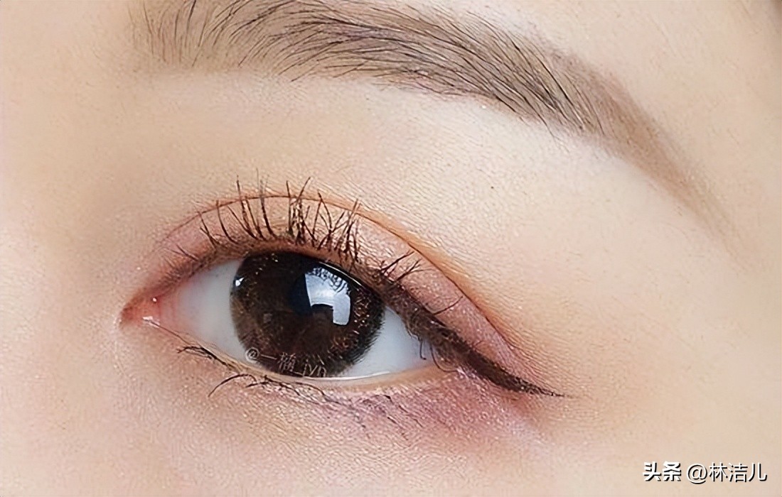 周冬雨眼型怎么画眼妆,周冬雨眼尾眼线怎么画