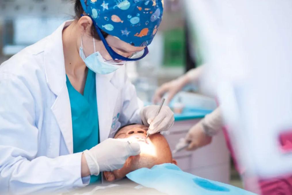 牙洞大是补牙还是根管治疗,补牙种牙根根管治疗