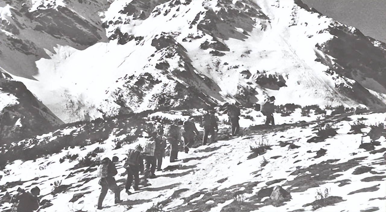 19年左太北追悼会：三代总理送挽联致哀，亲属含泪敬献花圈