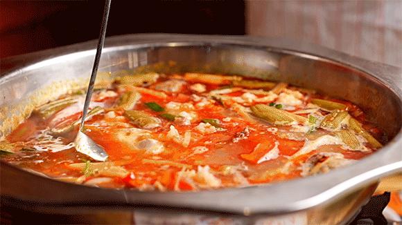 这个被低估的夜宵美食城，跟着「蓝妹啤酒」才找得到！