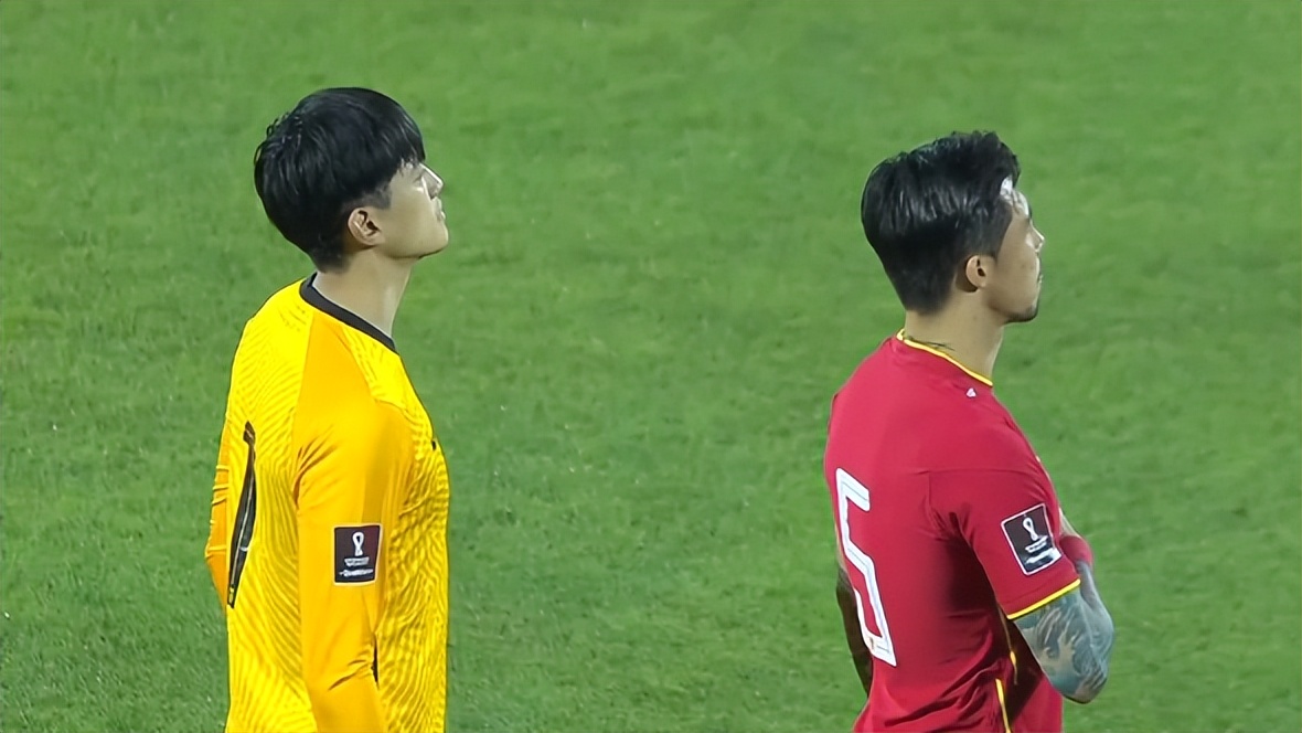 天壤之别！男足有人刚登场就散步，C罗补时还在玩命跑，还洗吗？