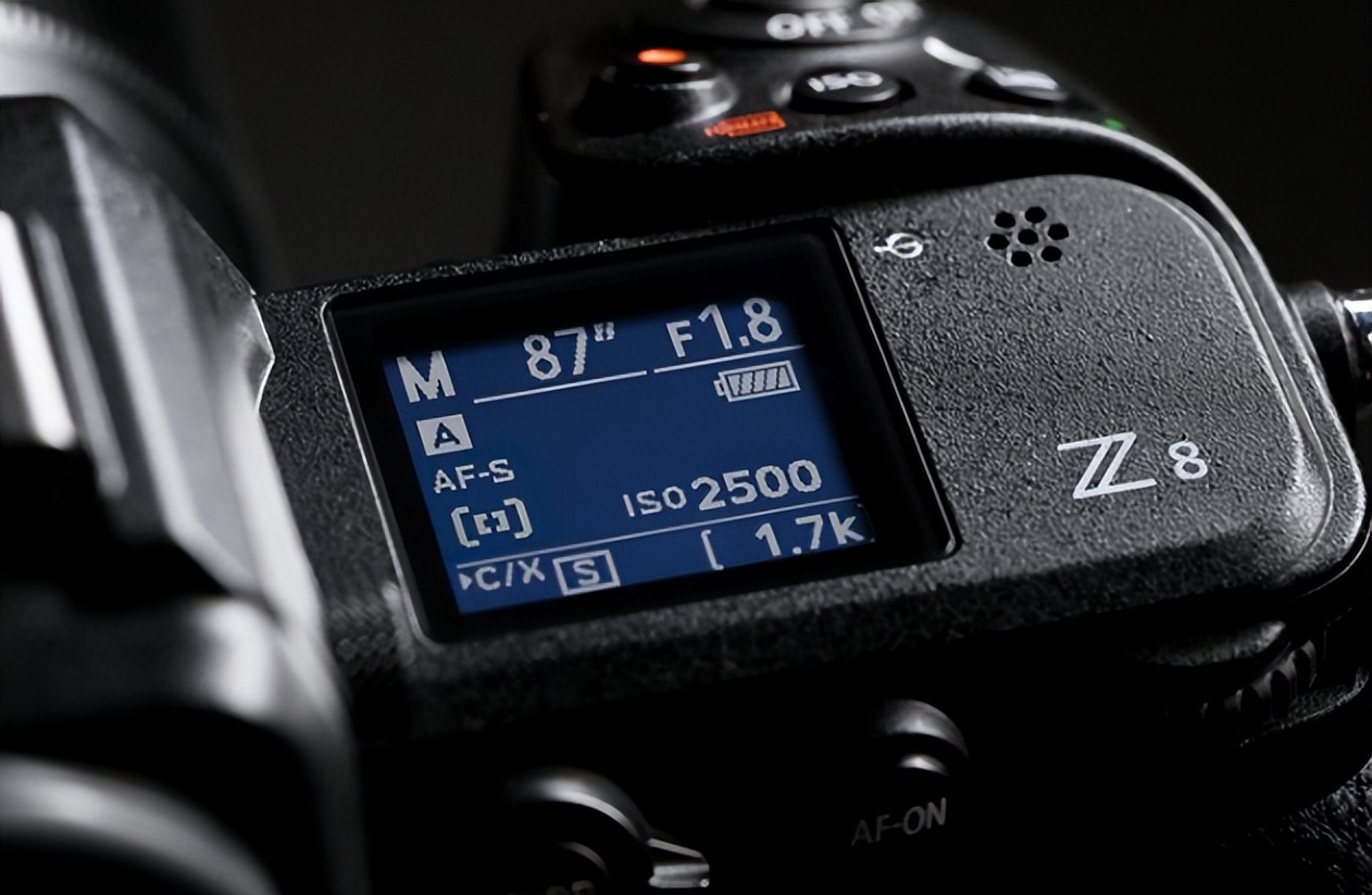 新手小白买尼康z8合适吗,尼康z8和z9差别大吗
