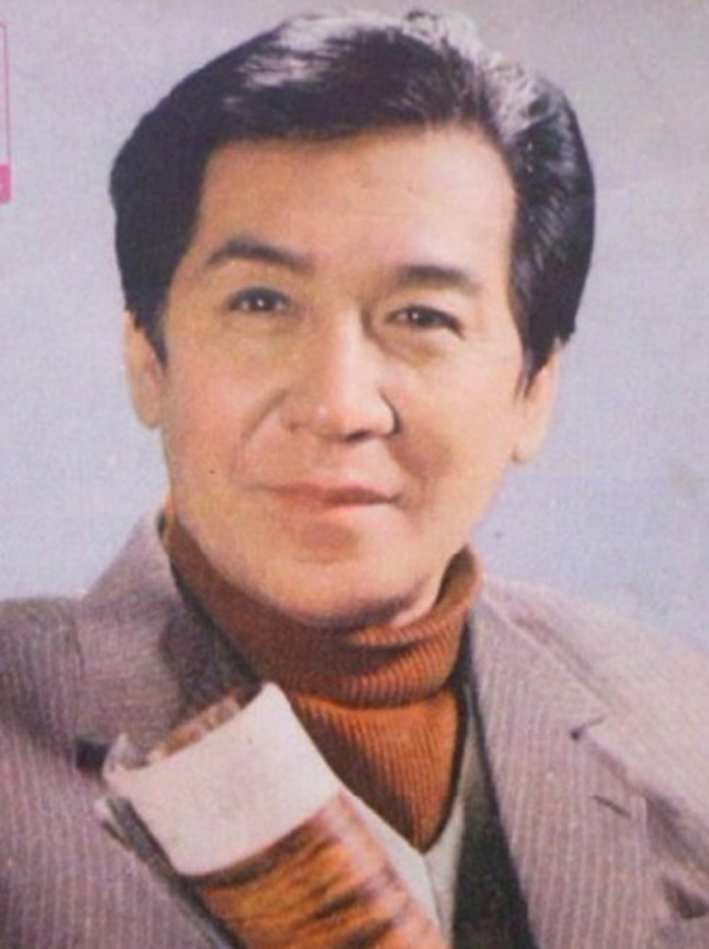 昔日男星康泰才华横溢心地善良人见人爱的银幕帅哥一生太不容易了