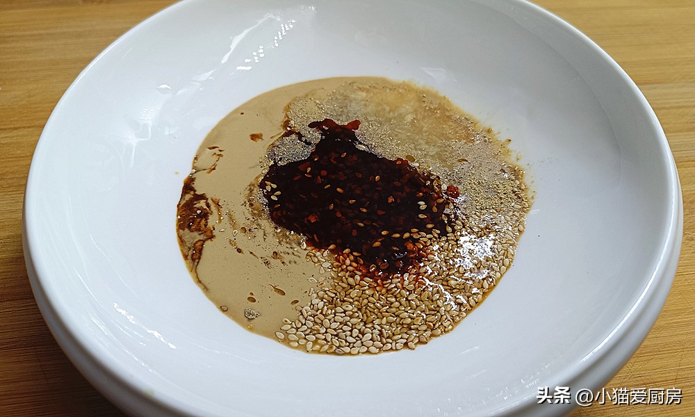 武汉热干面芝麻酱用水调还是油调,正宗武汉热干面怎么做好吃