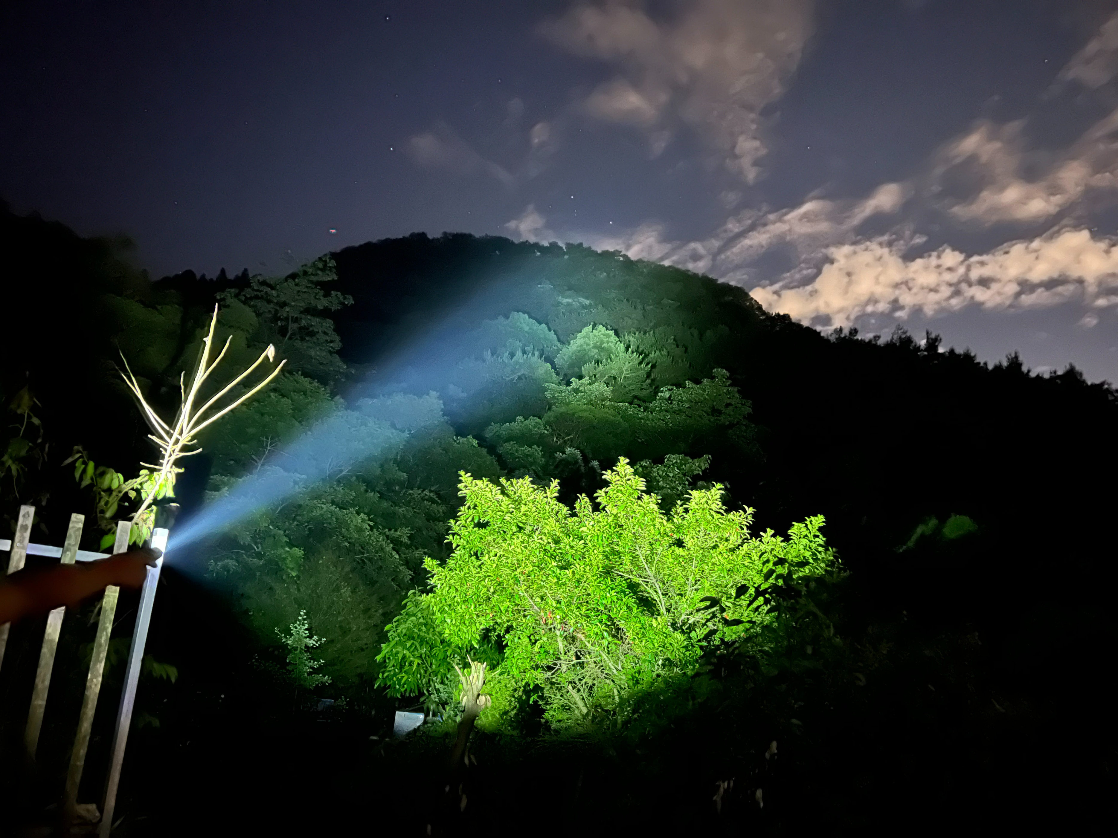 fenixtk22手电评测,fenixtk20uev2.0战术手电