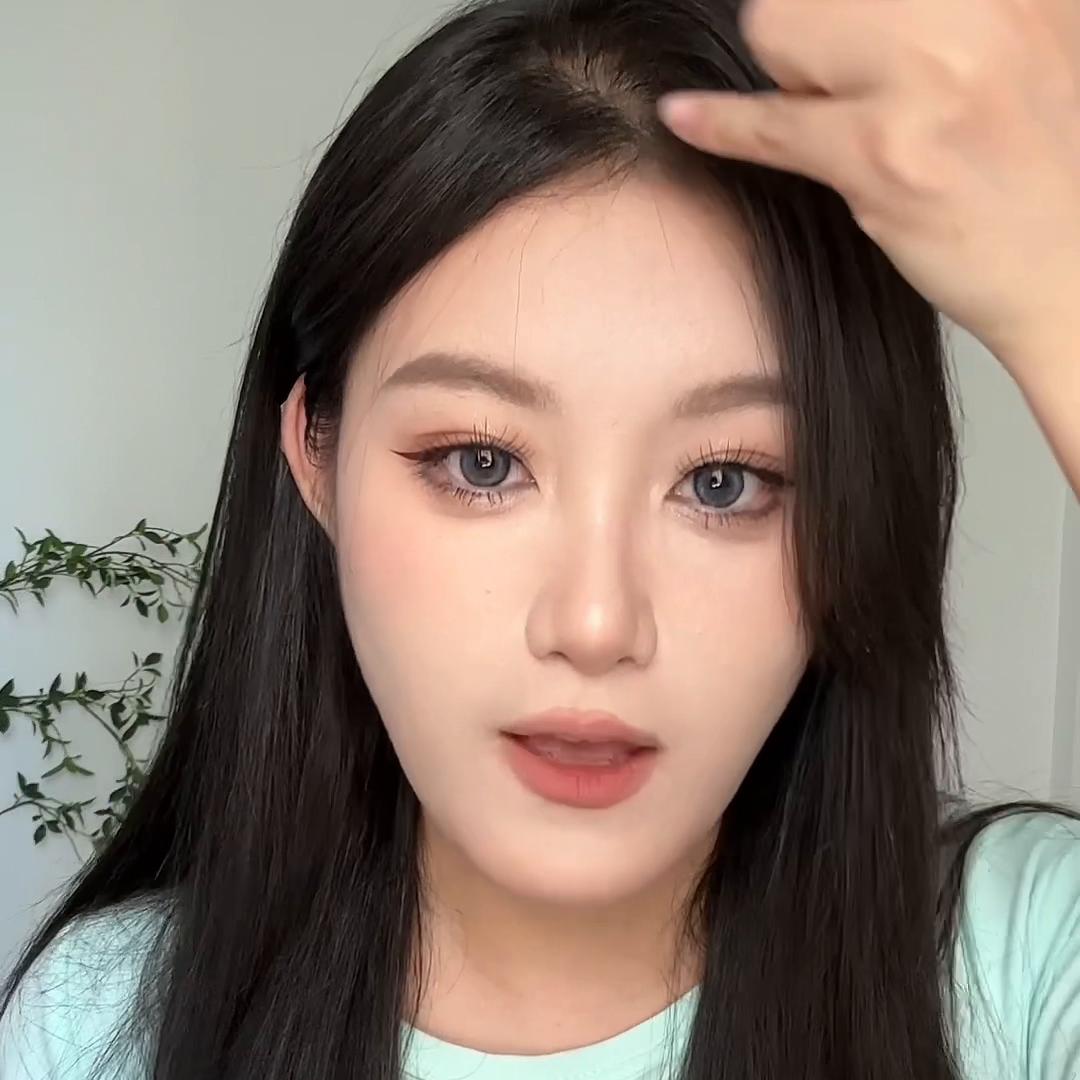 直发夹板鱼尾卷教程,直发自己怎么弄卷发