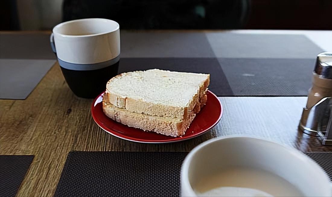 蒙古国距离中国的呼和浩特市多远,蒙古国离中国多少公里