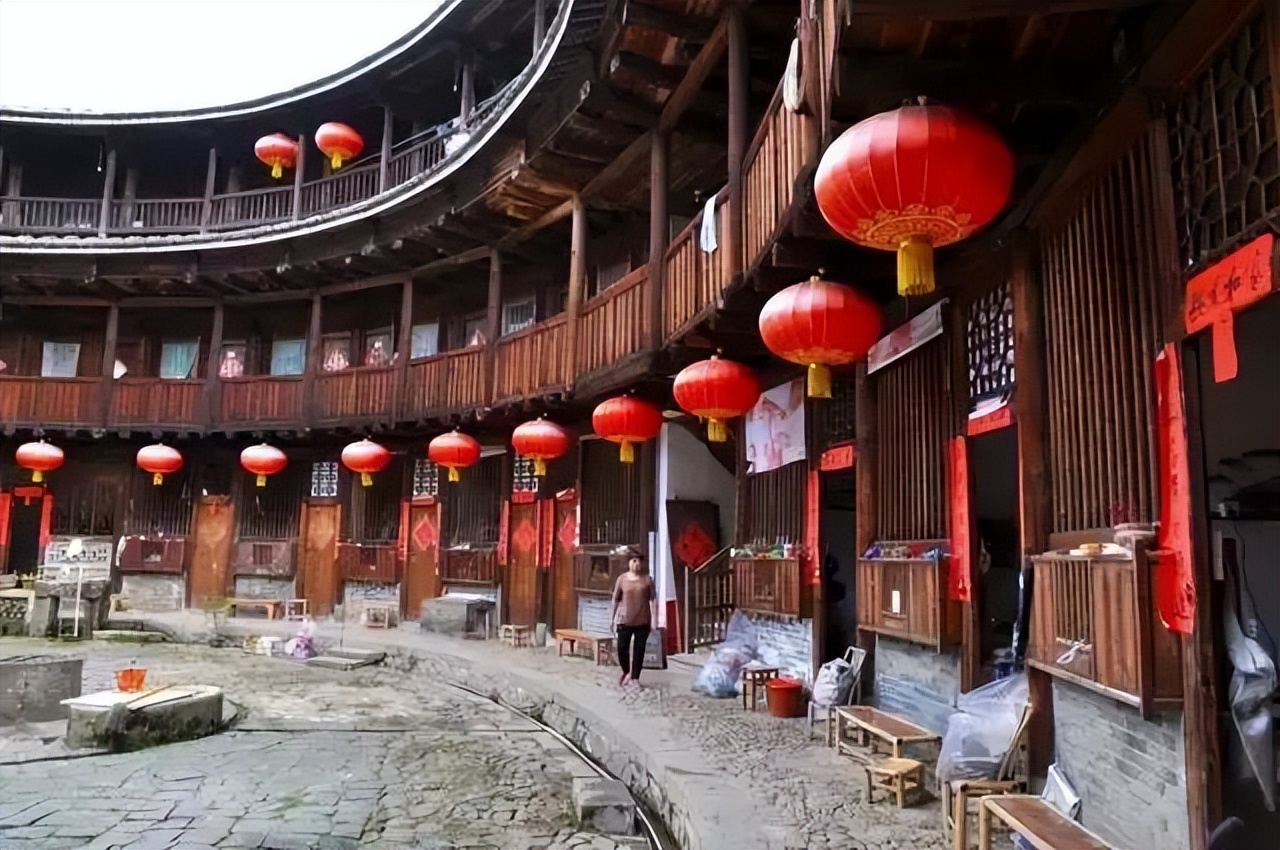 广州出发-梅州+福建3天游，打卡云水谣古镇+永定土楼+松口古镇