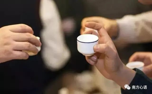 大肚能容天下难容之事笑对人生,大肚能容天下难容之事开口就笑