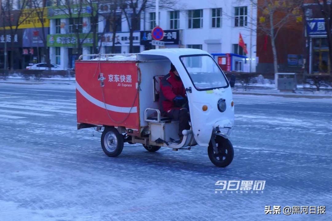 「实拍」黑河城区部分快递复工现场，邮政、京东和顺丰已派件