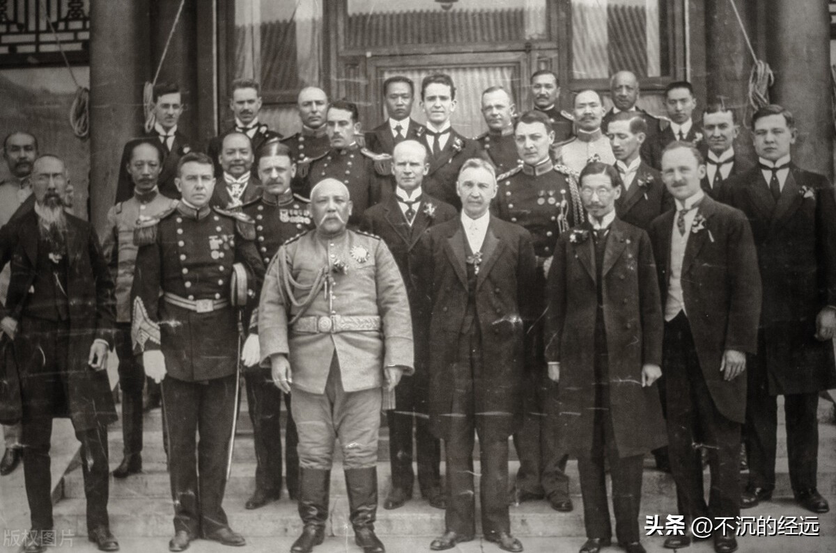 民国初年北洋集团盛极一时，为何袁世凯一死，就四分五裂了呢